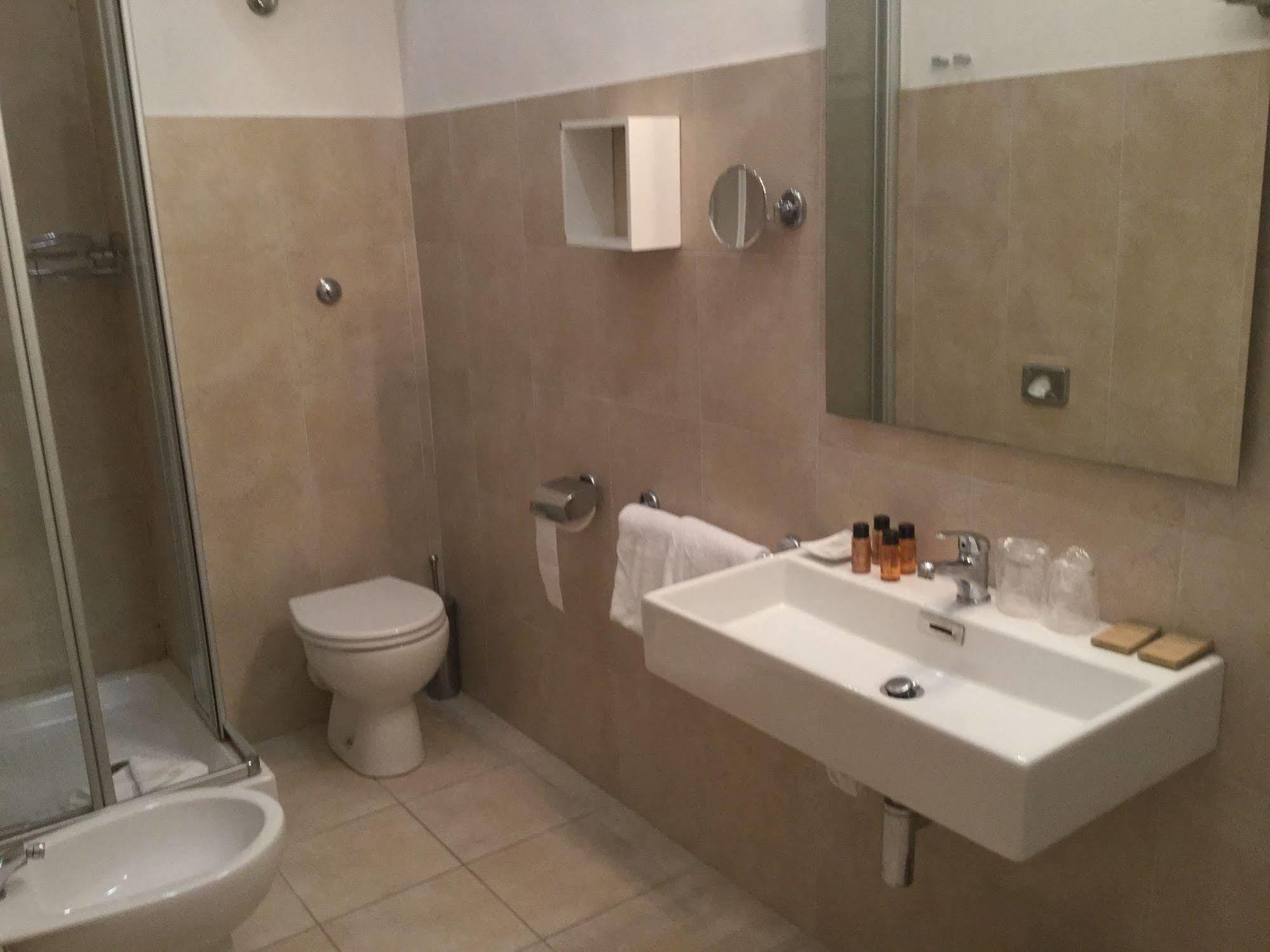 רומא Rhome Terminal Guest House מראה חיצוני תמונה