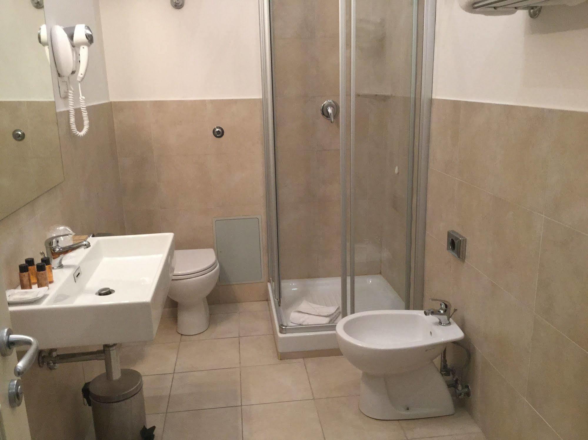 רומא Rhome Terminal Guest House מראה חיצוני תמונה