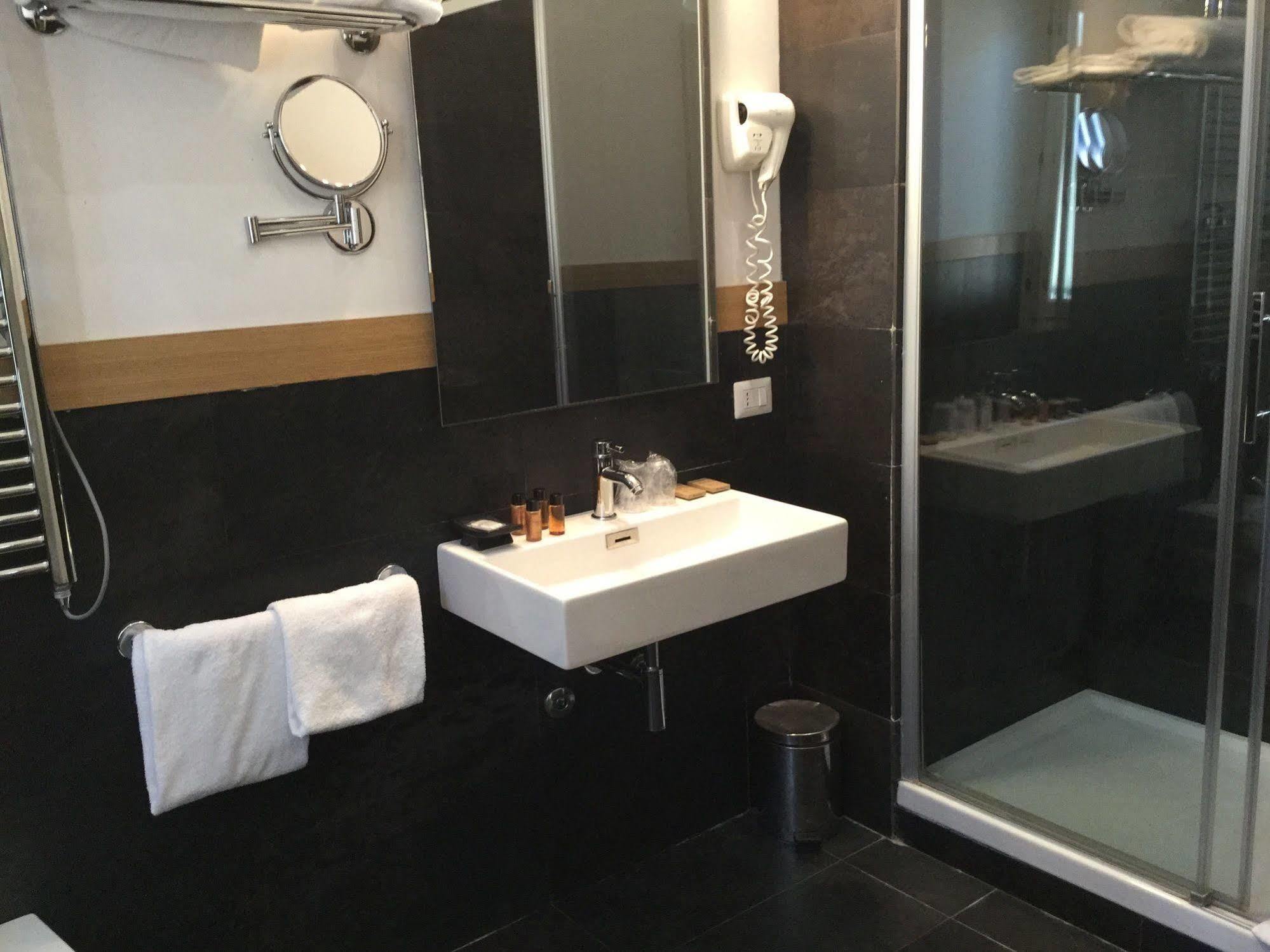 רומא Rhome Terminal Guest House מראה חיצוני תמונה