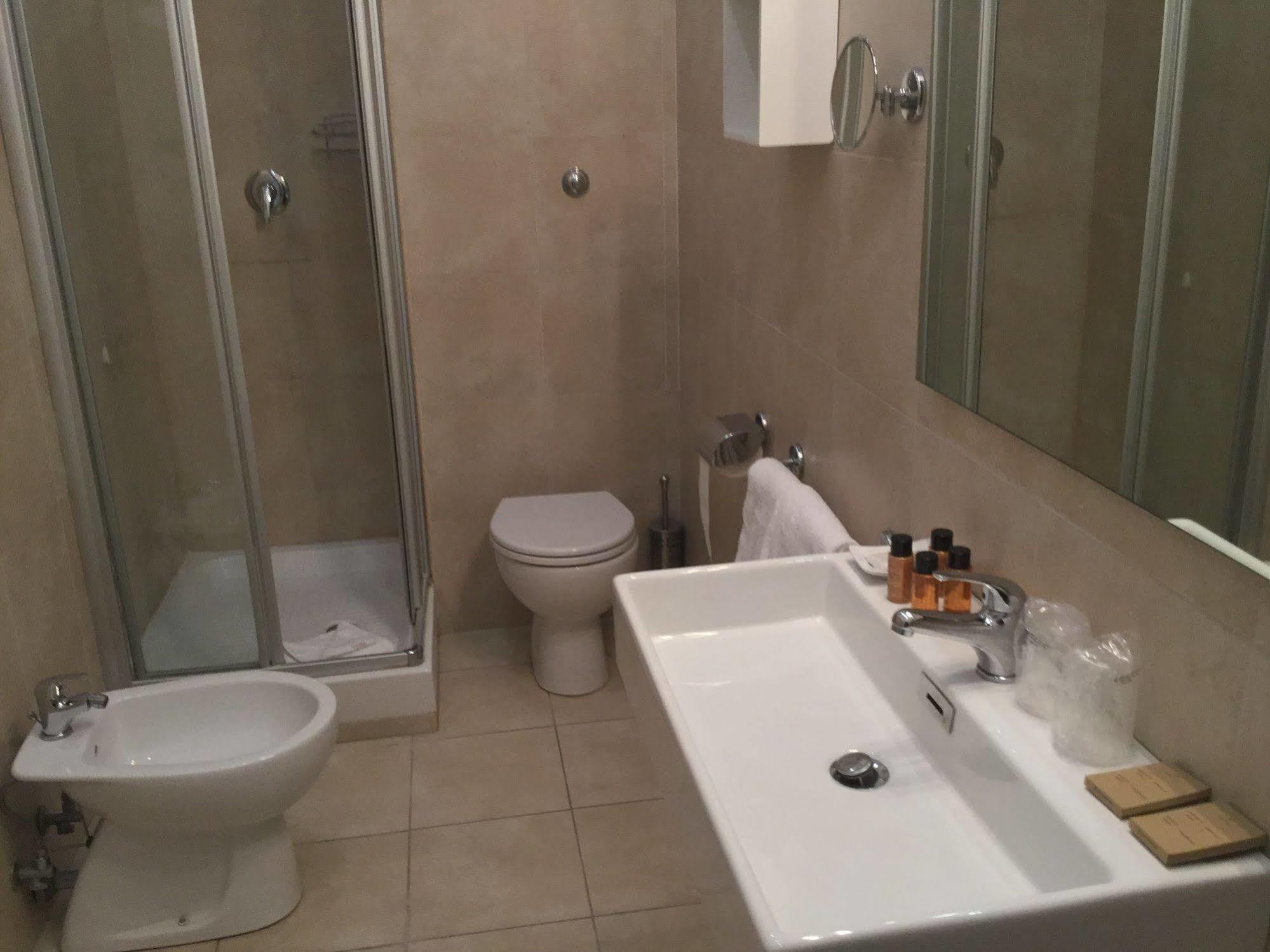רומא Rhome Terminal Guest House מראה חיצוני תמונה